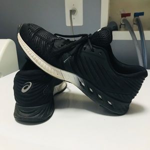 Women’s Size 10 Asics Fuse Gel Sneakers (Black)